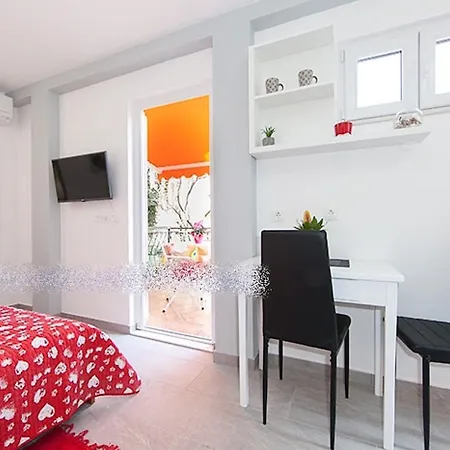 3674-6 For 2 Pers In *