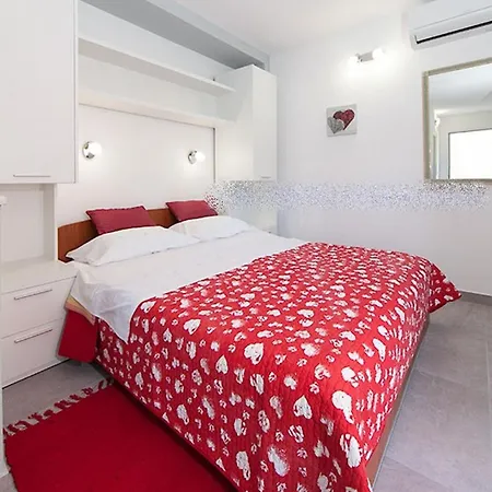 3674-6 For 2 Pers In *