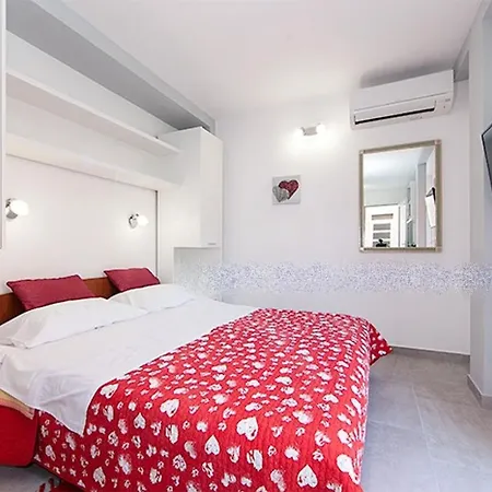 3674-6 For 2 Pers In Apartment Tucepi