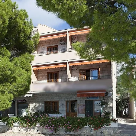 3674-6 For 2 Pers In Apartment Tucepi