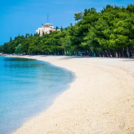 3674-6 For 2 Pers In *